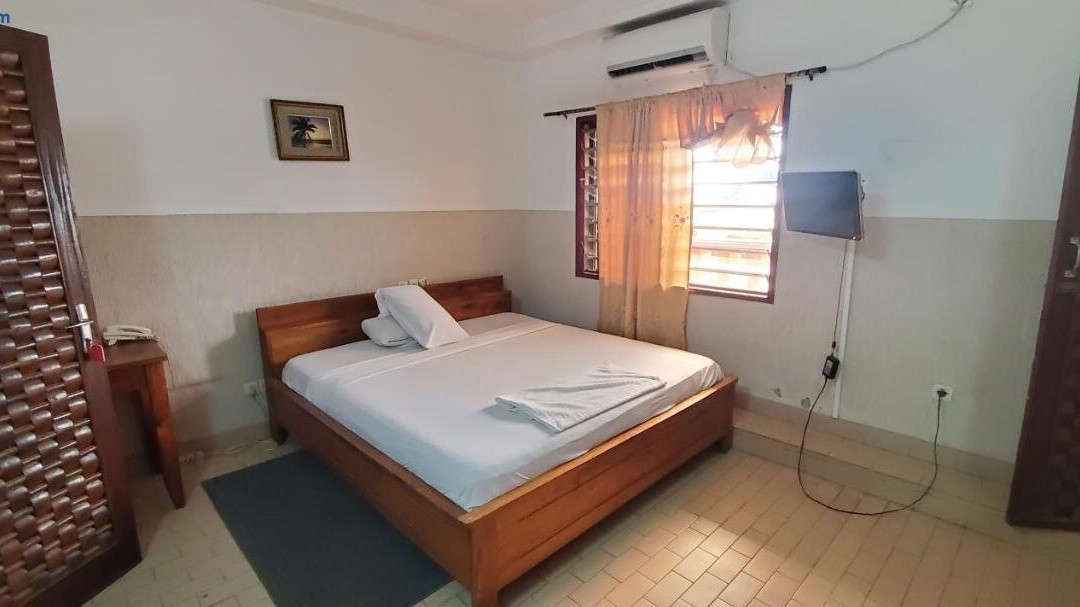 Adetikope酒店住宿-Royal Hotel