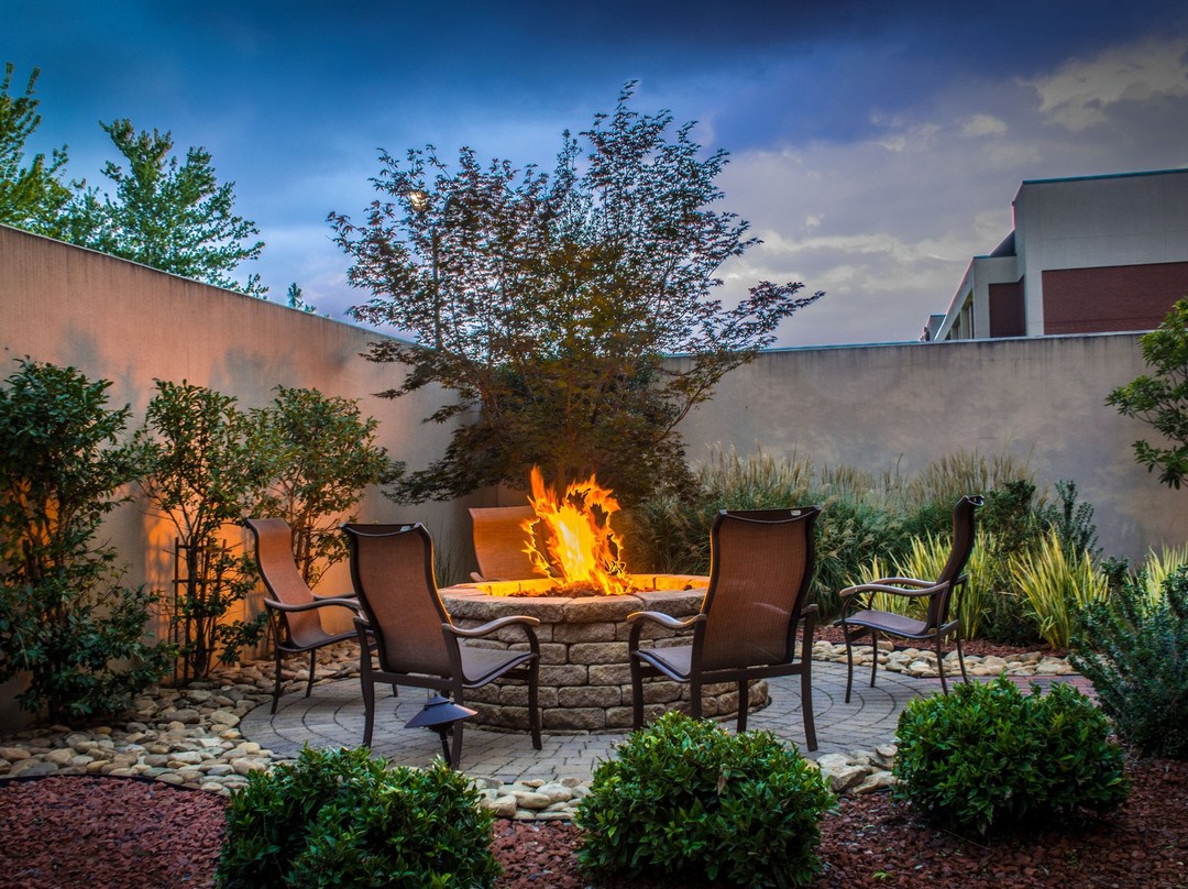 Courtyard by Marriott Greensboro Airport主图