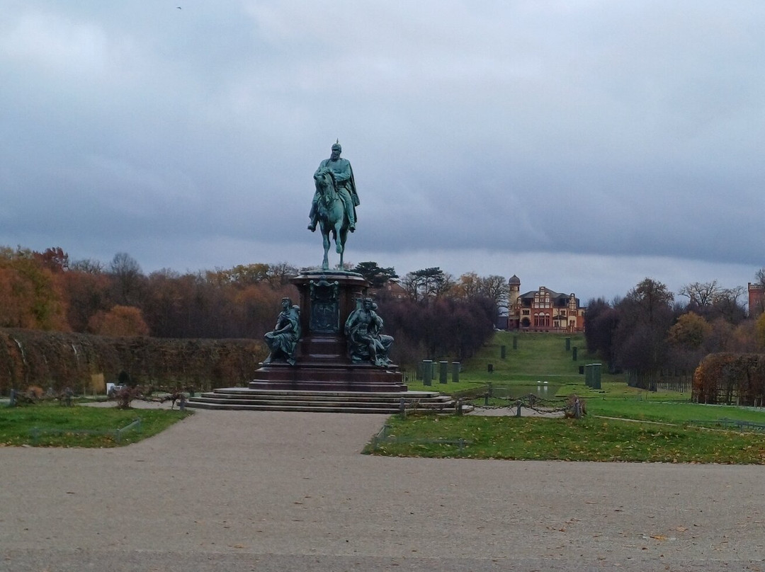 Reiterstandbild Friedrich Franz II景点图片