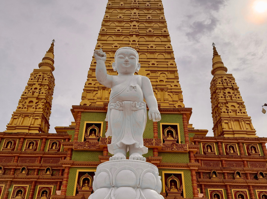 Wat Maha That Wachiramongkol景点图片