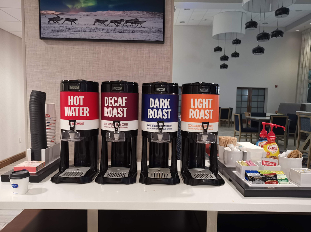 费尔班克斯汉普顿酒店及套房主图