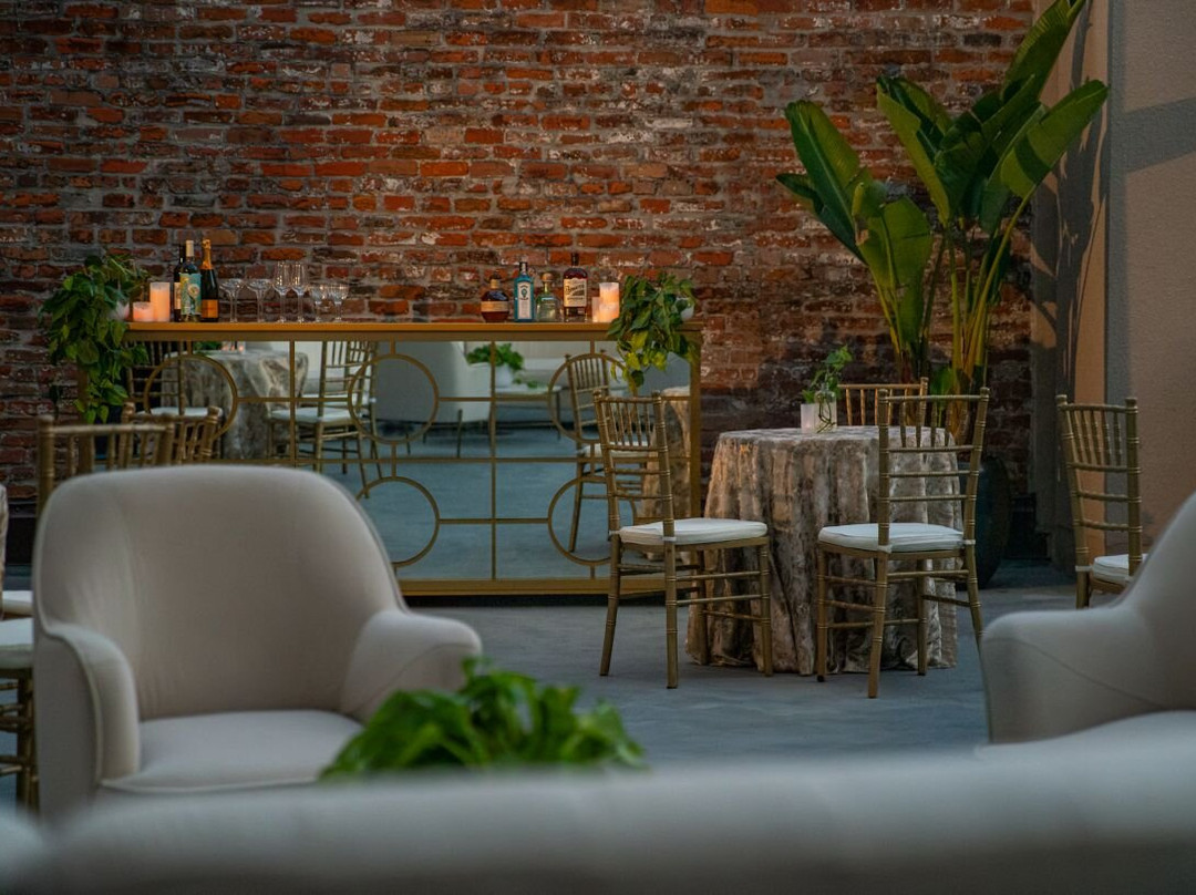 Hotel De La Poste – French Quarter, A Renaissance Hotel主图