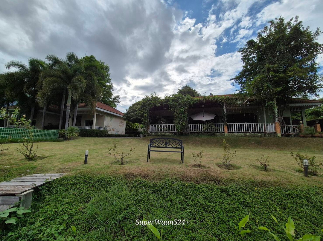 Ruen Maihom Riverside Cottage主图