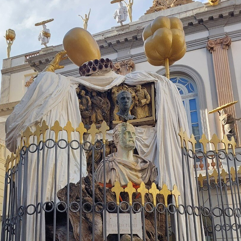 Memorial Monument to the Catalan Philosopher Francesc Pujols景点图片
