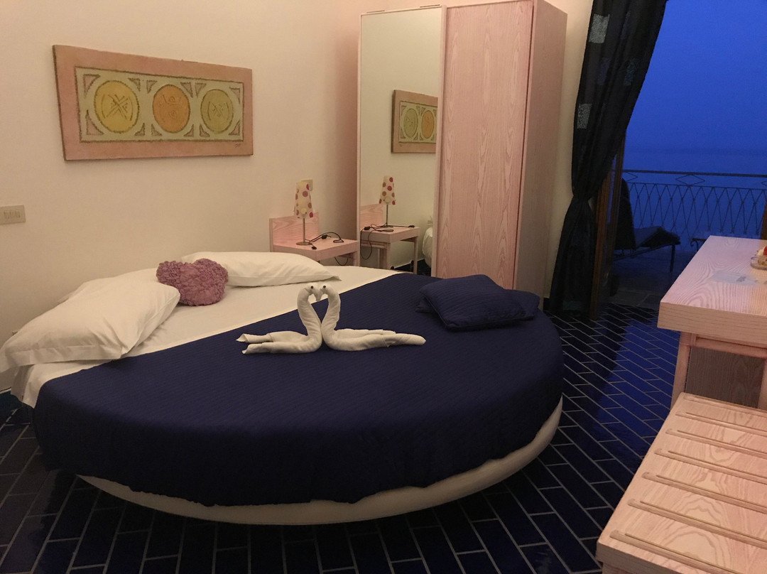 假日酒店主图