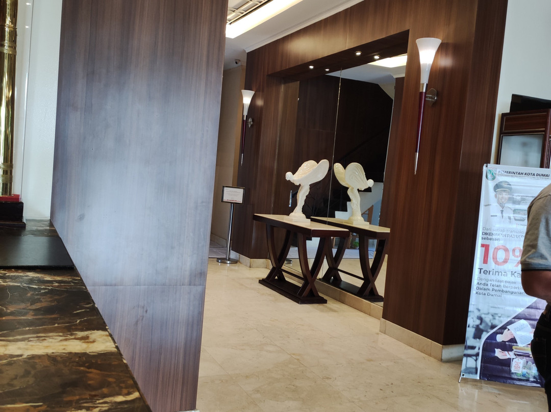 杜迈组里大酒店主图