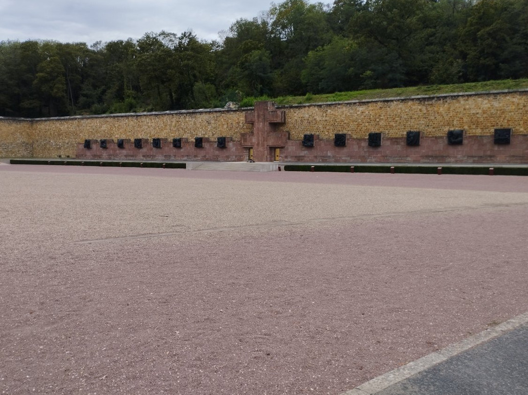Le Mont-Valérien French Memorial to Resistance Martyrs-叙雷讷必去景点