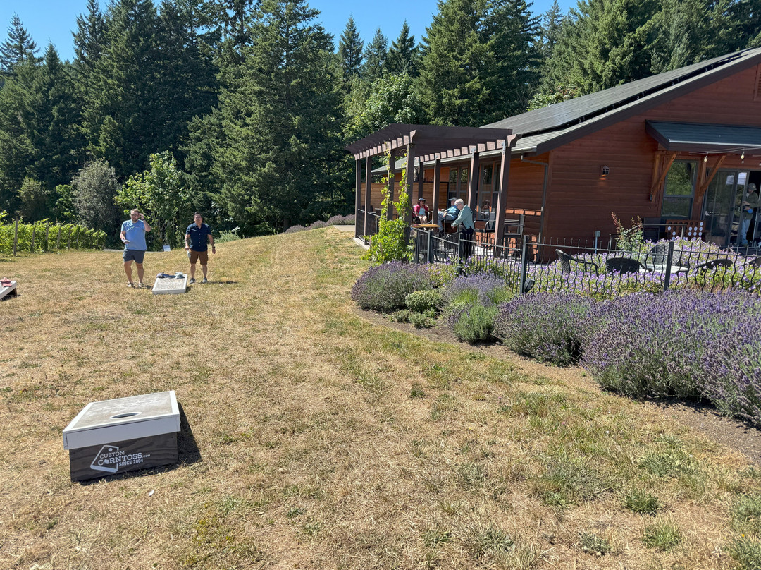 Crooked Acres Vineyard-Underwood必去景点