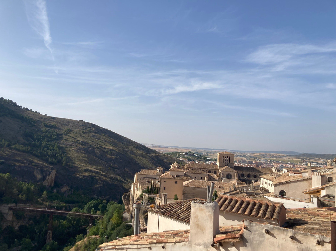 莱昂诺尔德阿基塔尼亚酒店主图