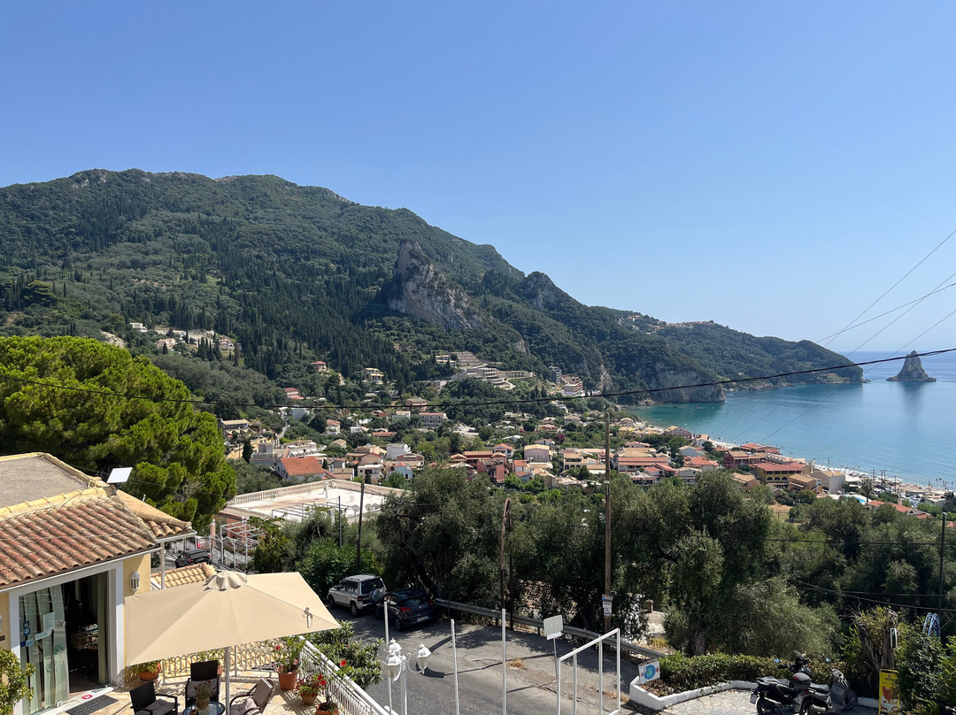 Mazis Apartments主图