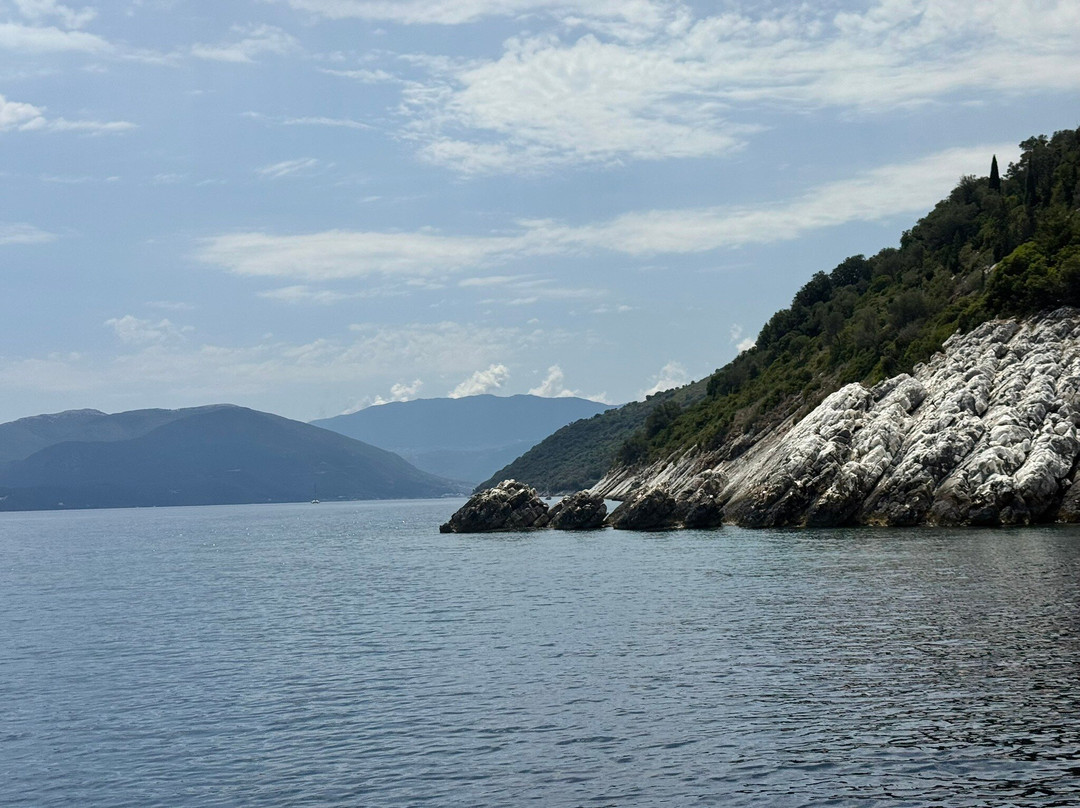 Yellow Boats Company-阿吉亚埃菲米亚必去景点