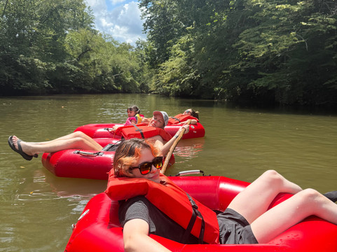 Wild Bear Tubing-塞维尔维尔必去景点