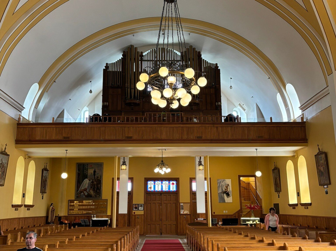 Saint-sauveur Church-Saint Sauveur des Monts必去景点