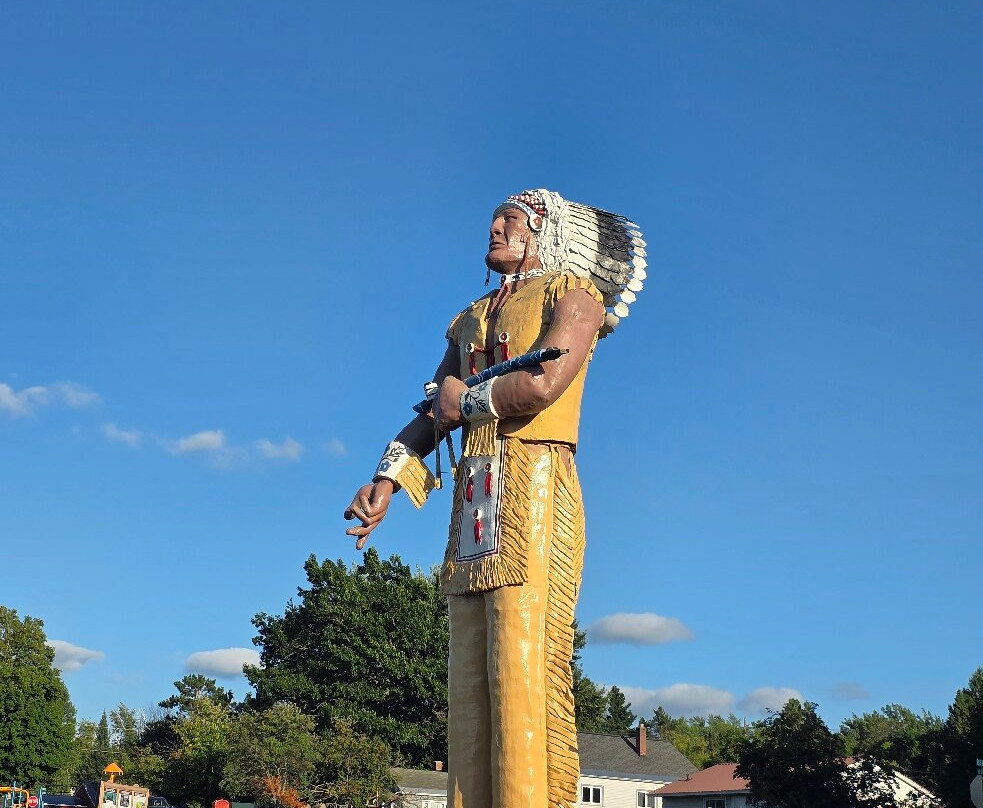 Hiawatha, World's Largest Indian-Ironwood必去景点