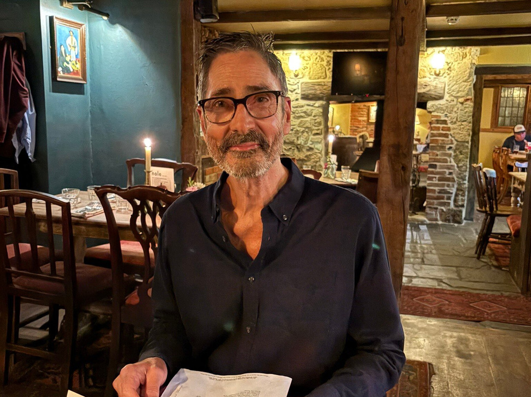 The Queen's Head主图