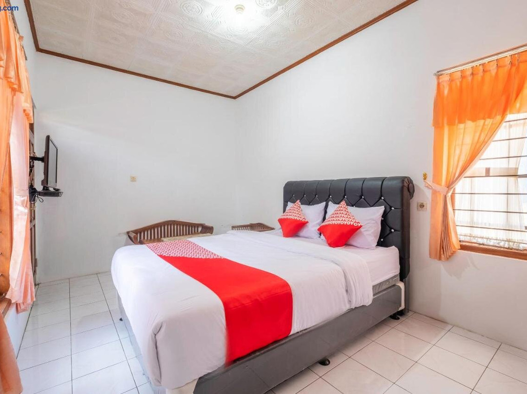 OYO 1541 Puri Cikole Asri