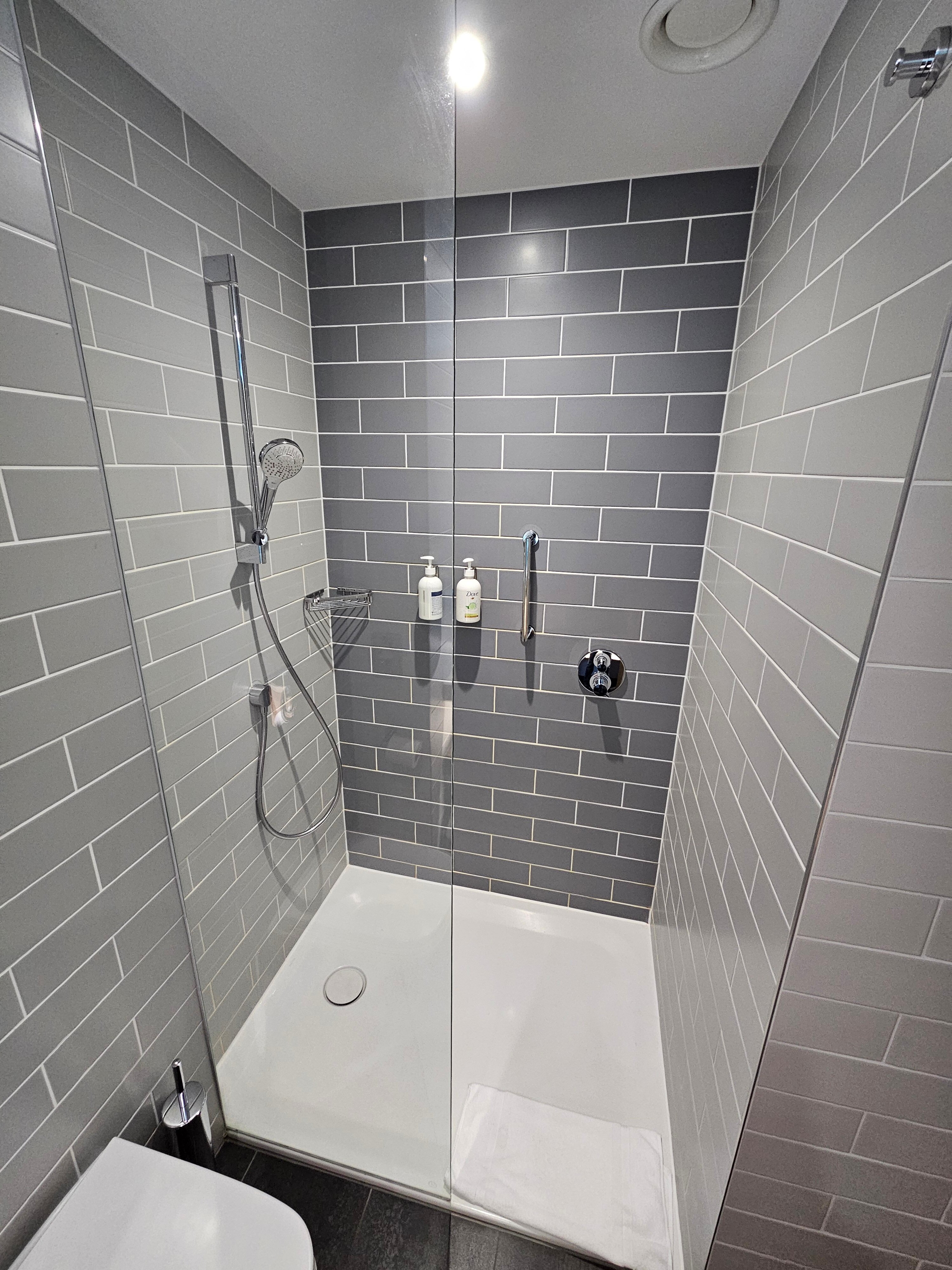 Holiday Inn Express Saarbrücken By IHG-浴室