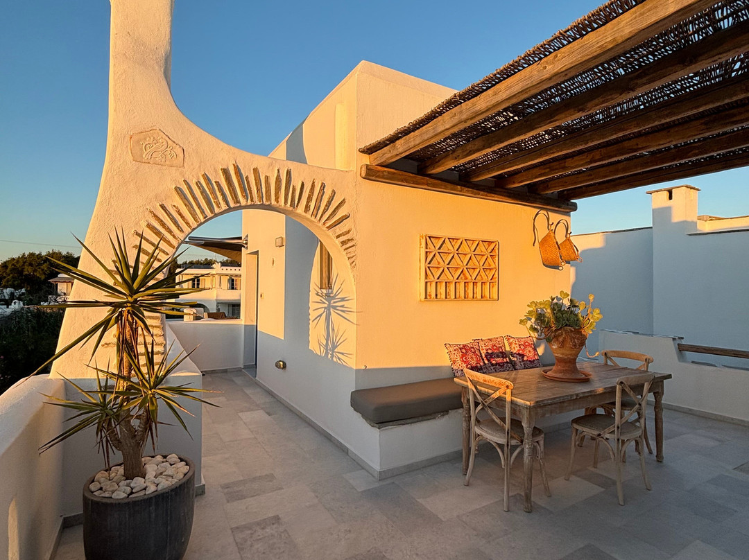 Athina Studios and Suites主图