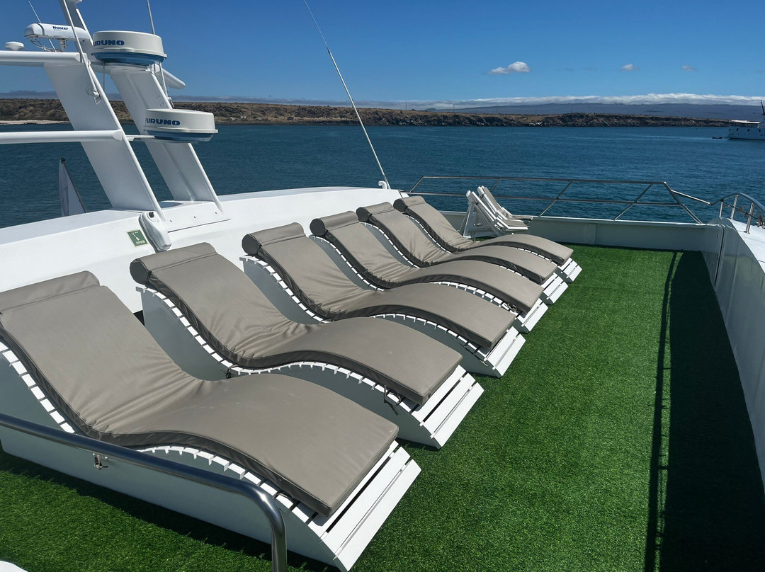 Yacht Anahi-阿约拉港必去景点