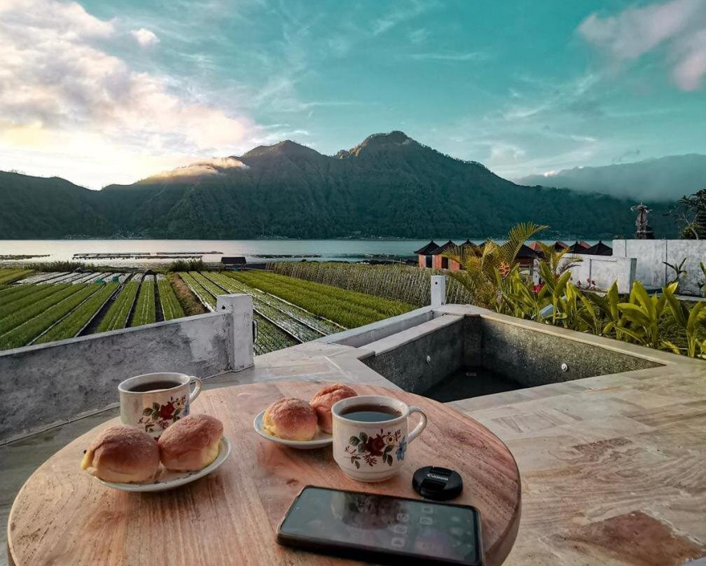 Lake Side Retreat & Hot Spring