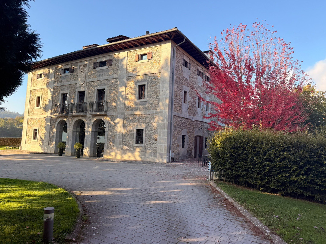 Iriarte Jauregia Hotel主图