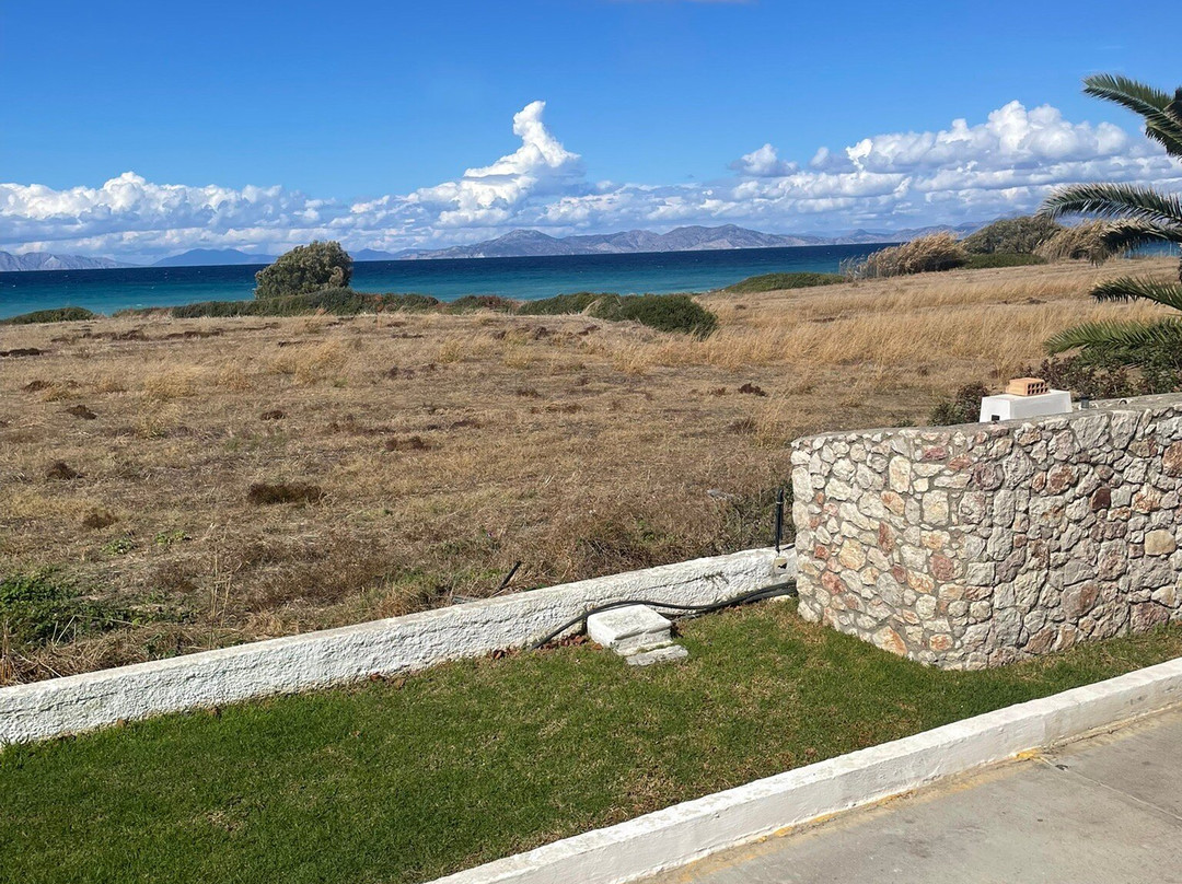 Nirvana Beach Hotel主图