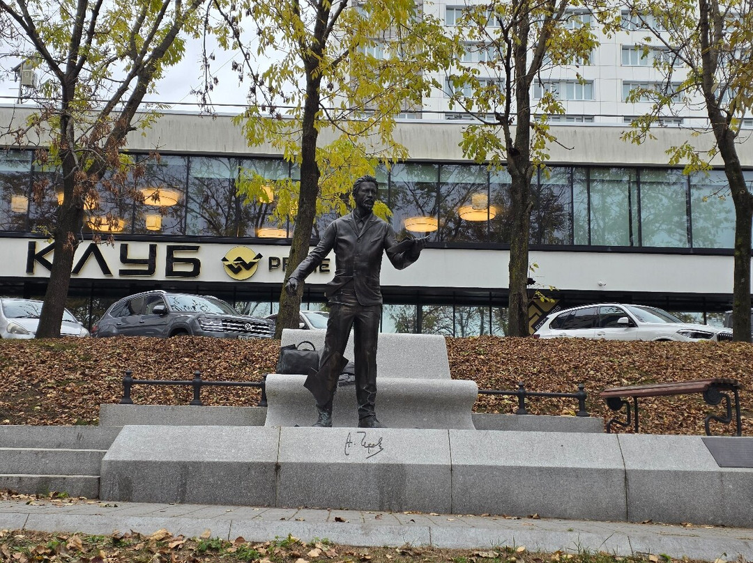 Monument to  A. P.  Chekhov-海参崴必去景点