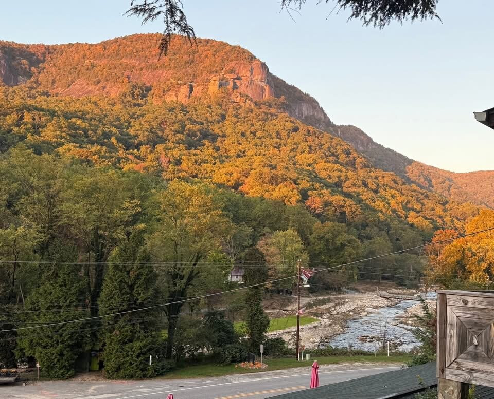 Chimney Rock Inn主图