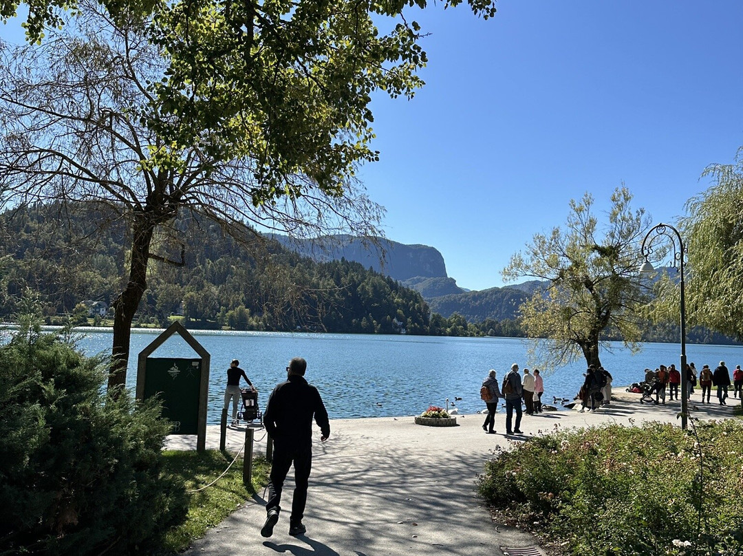 Sprehajalna Pot Okoli Blejskega Jezera-布莱德必去景点