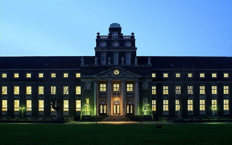 Gymnasium Am Moltkeplatz