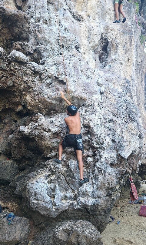 甲米攀岩-莱利海滩必去景点