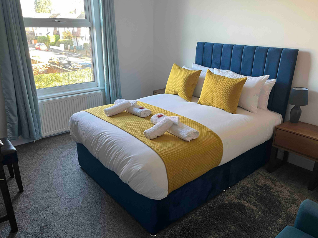 The Linden Leaf Hotel主图