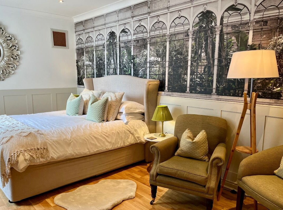 伯利法院酒店主图