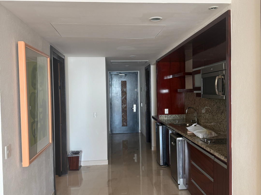 Grand Miramar All Luxury Suites & Residences主图