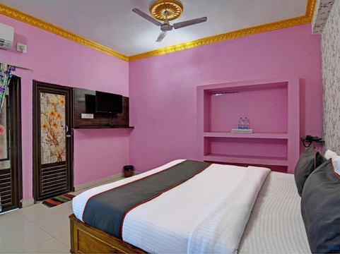 Collection O Hotel Sri Govinda