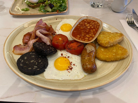 Miro Brasserie & Lounge