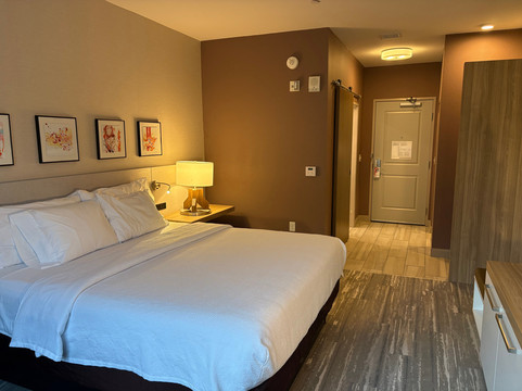 凤凰城惊喜希尔顿花园酒店主图