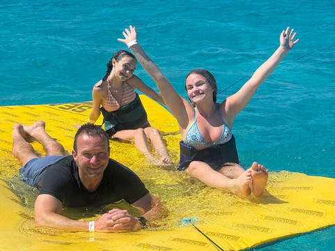 MM Royale Yachts-女人海滩必去景点