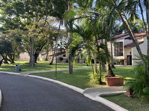 蓝杰塔酒店主图