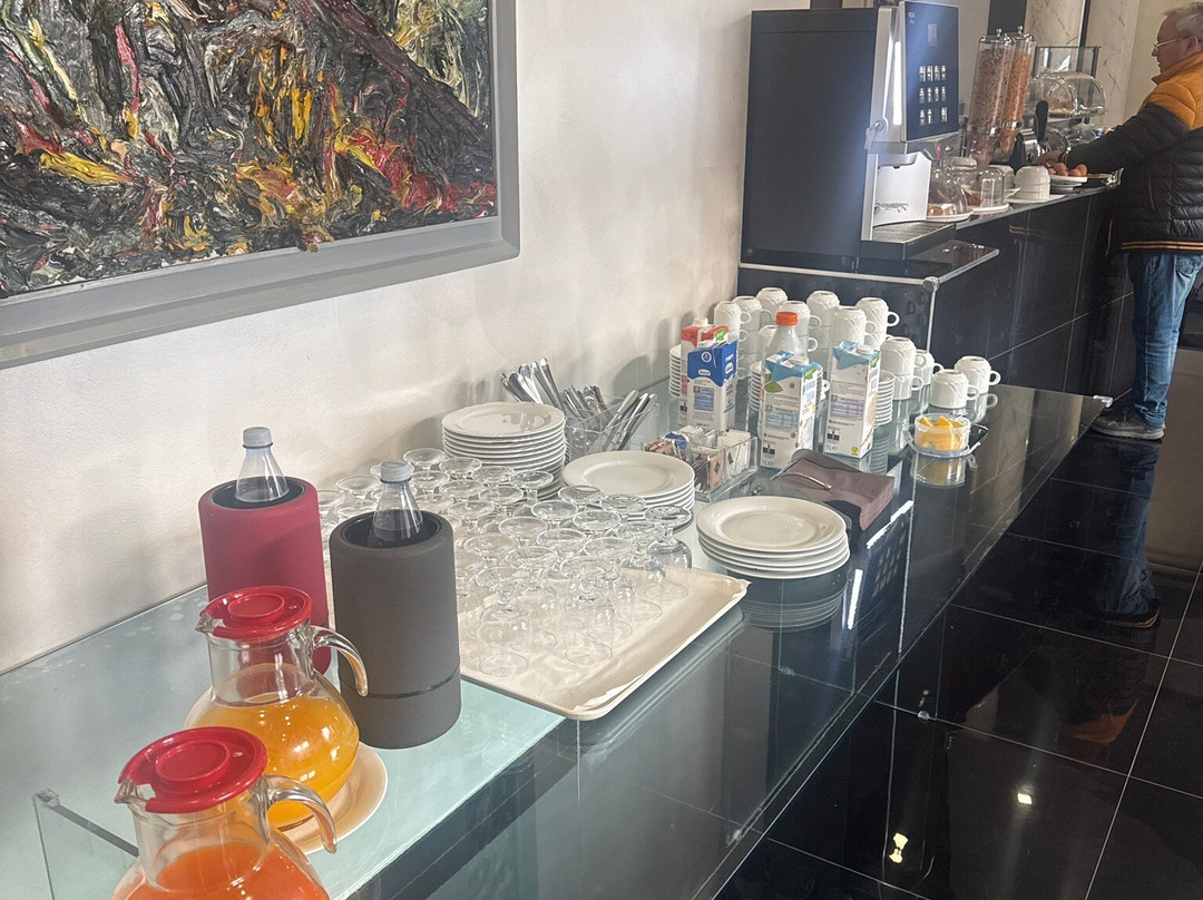 凡尔赛酒店主图