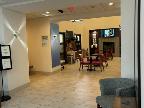 Holiday Inn Express 约翰逊城主图