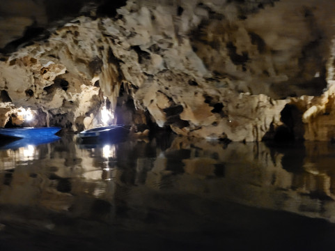 Caves of Diros-Diros必去景点