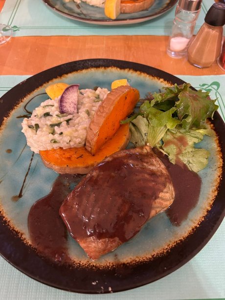 瑞莱艾斯图尔餐厅酒店-官方