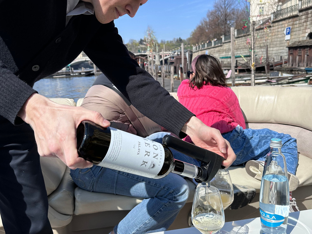 Wine Boat-布拉格必去景点
