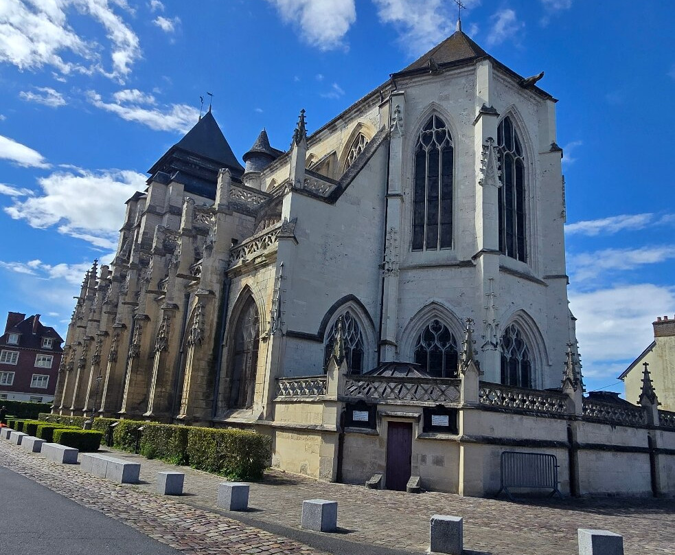 Eglise Saint-Michel-Pont-L'Eveque必去景点