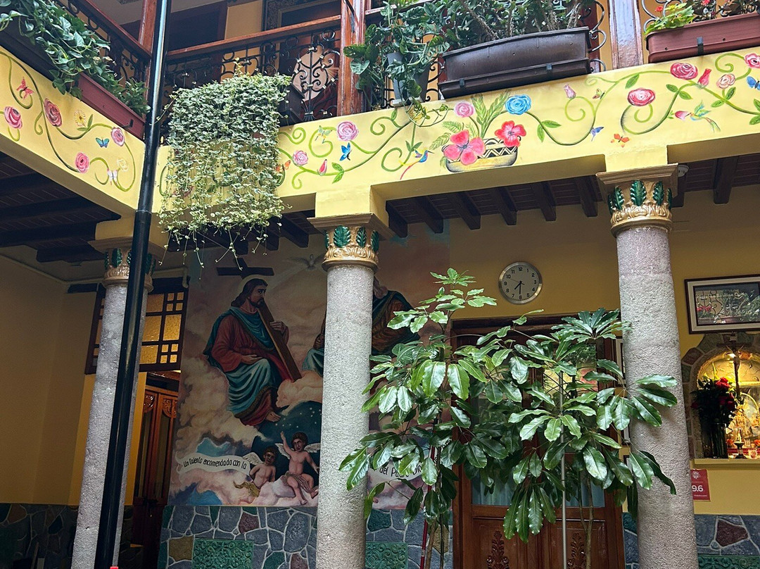 基多教堂酒店主图