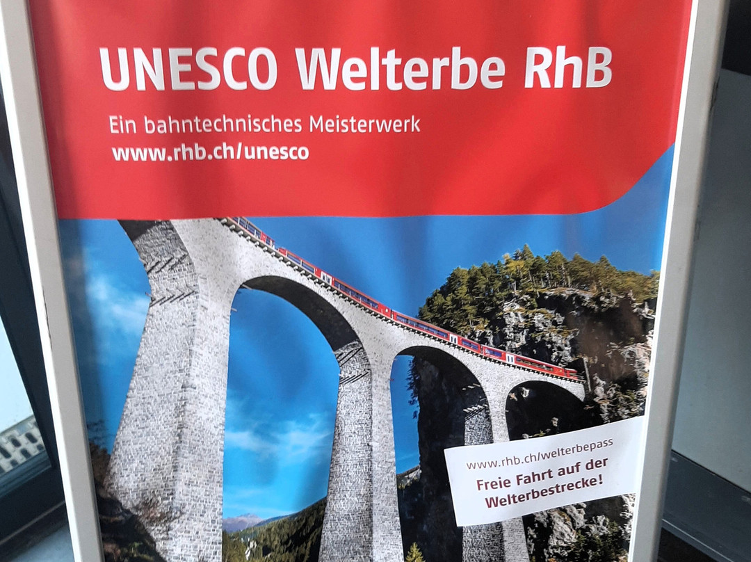 Trenino Rosso del Bernina-蒂拉诺必去景点