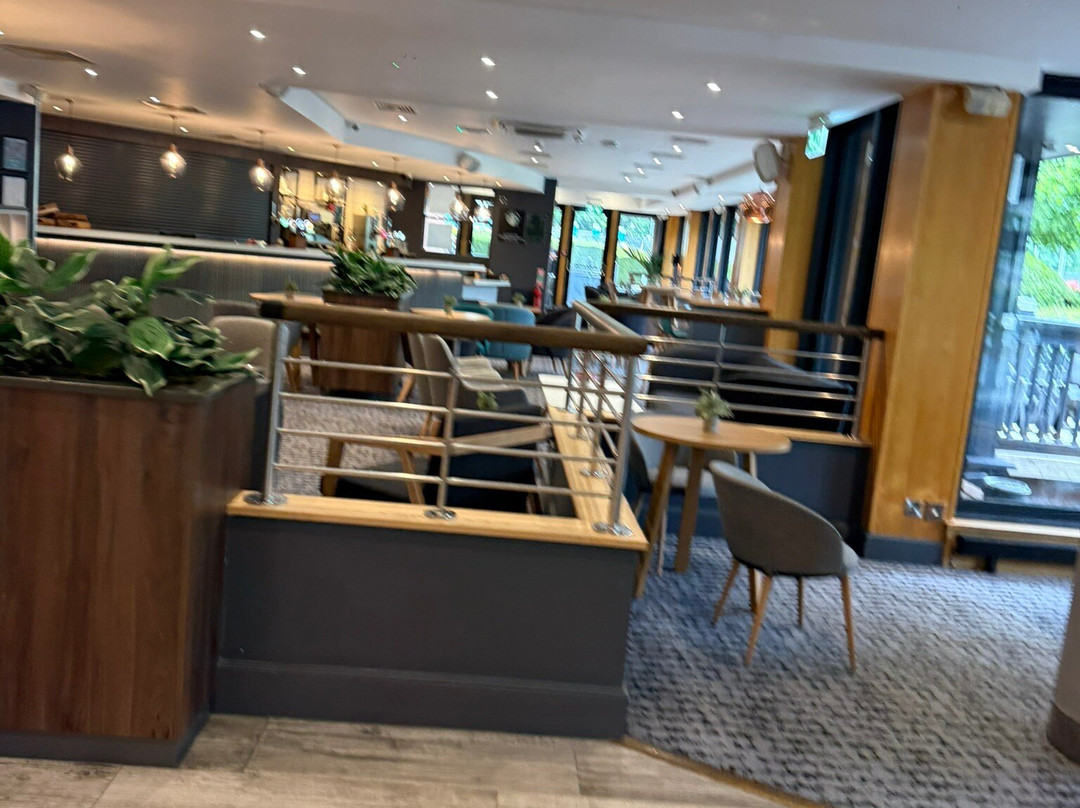 赫默尔亨普斯特德M1-J8路口假日酒店主图
