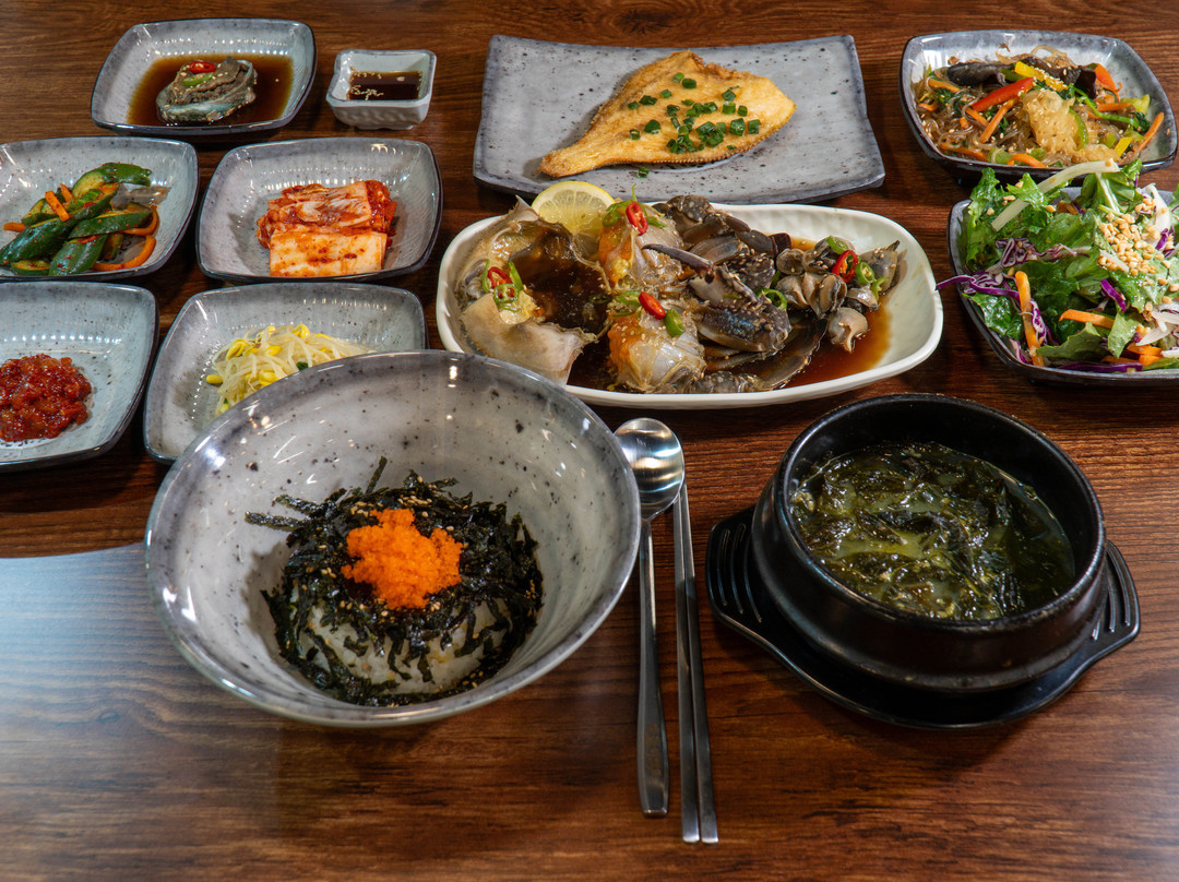 bodolmiyeog&ganjang-gejang myeongdongjeom