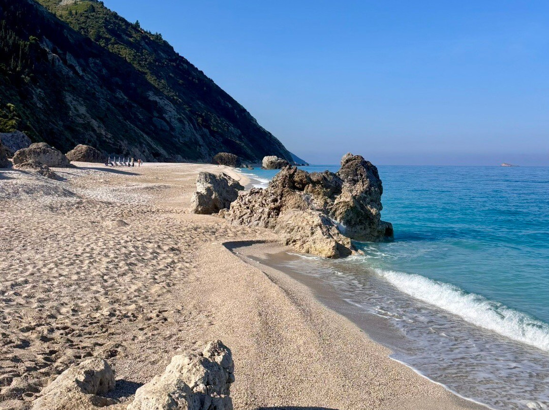 Megali Petra Beach-Kalamitsi必去景点